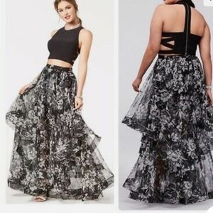 Blondie nites 2 piece caged top and floral skirt size 17